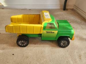 lot 92 image: Vintage Tonka dump truck