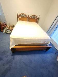 lot 128 image: Full size bed with free mattresses