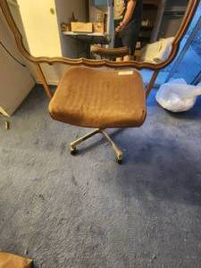 lot 140 image: Rolling backless chair