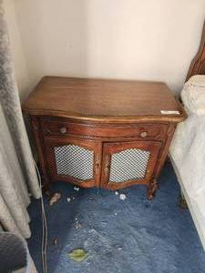 lot 139 image: Pair of bedroom end tables