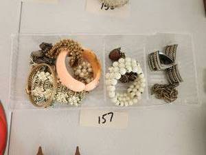 lot 157 image: Selection of vintage jewelry - bracelets