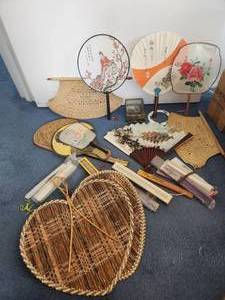 lot 184 image: Generous selection of vintage hand fans