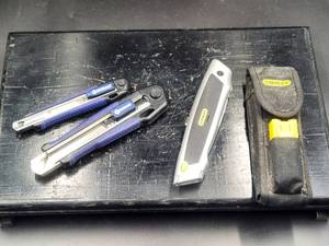lot 208 image: Selection of box cutters