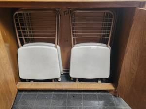 lot 211 image: Card table with 4 chairs