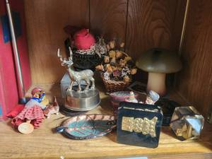 lot 228 image: Contents of shelf