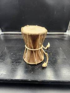 lot 257 image: Vintage-Antique handmade Dhad hand drum
