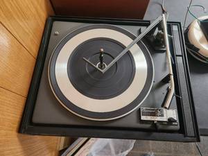 lot 271 image: Vintage Garrard record player