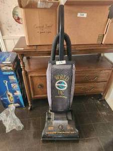 lot 276 image: Eureka vacuum cleaner