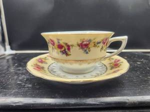 lot 317 image: Coffee-Tea cup - made by Gold Castle in Japan