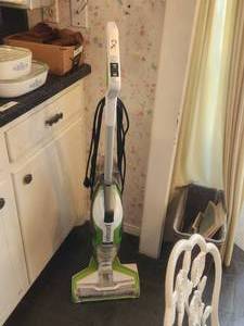 lot 312 image: Bissell Crosswave vacuum & wash