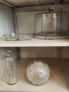 lot 311 image: Selection of glassware dishes