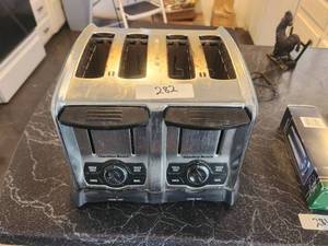 lot 282 image: Hamilton Beach toaster