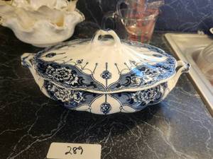 lot 289 image: Vintage English tureen-soup, serving bowl with lid