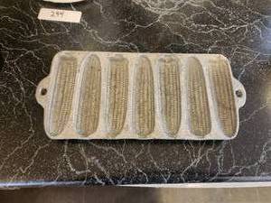lot 293 image: Vintage corn muffin mold pan