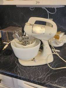 lot 294 image: Vintage Hamilton Beach mixer with 2 milk glass mixing bowls - works