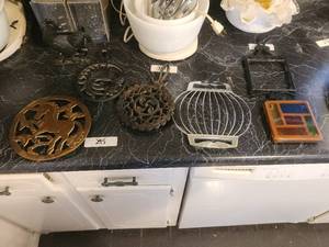 lot 295 image: Selection of trivets