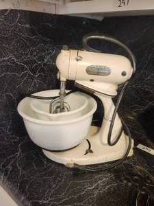lot 298 image: Vintage Hamilton Beach mixer with 2 milk glass mixing bowls - works