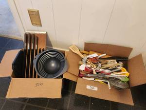 lot 300 image: Generous selection of cooking utensils