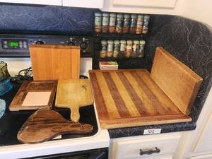 lot 302 image: Selection of cutting boards and a spice rack