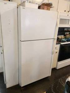 lot 306 image: Nice Kenmore Refrigerator