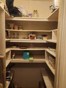 lot 321 image: Contents of pantry