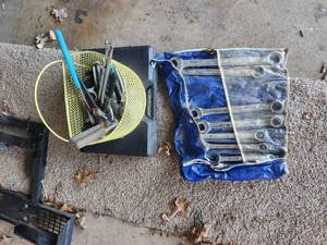 lot 335 image: Selection of hand tools - Home tool repair set in case