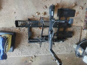 lot 334 image: Powered personnel scooter carrier for hitch mount
