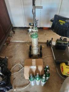 lot 331 image: Selection of oxygen tanks and accessories
