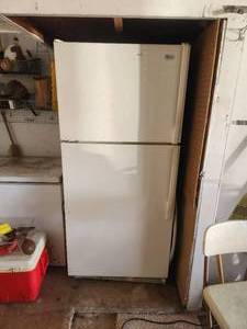 lot 325 image: Whirlpool refrigerator