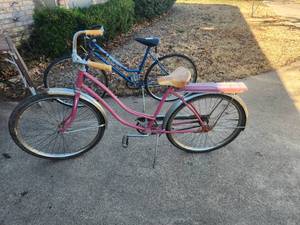 lot 340 image: Vintage Hawthorne girls bike