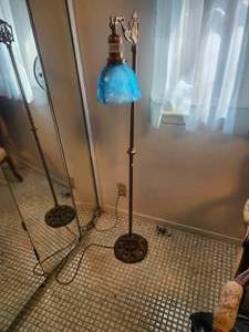 lot 359 image: Vintage floor lamp with clipper ship motif