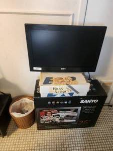 lot 362 image: Sanyo 26 HDTV with stand - works