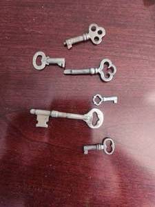 lot 158 image: Selection of skeleton keys