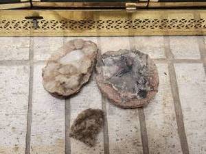 lot 199 image: Selection of crystal-geode rock clusters