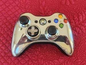 lot 75 image: X-box game controller