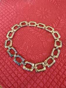lot 141 image: Necklace