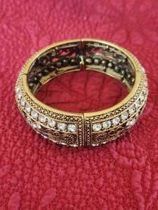 lot 146 image: Bracelet