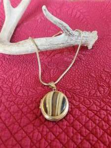 lot 116 image: Very nice pendant-locket necklace