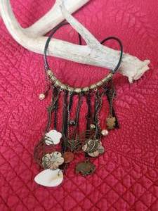 lot 92 image: Vintage necklace