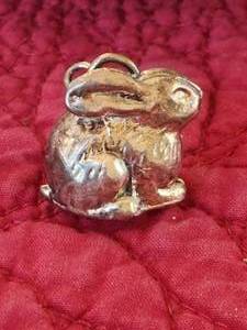 lot 138 image: Rabbit pendant .925 silver