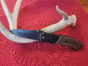 lot 183 image: Selection of 2 knifes.