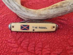 lot 186 image: Vintage The Rebel pocketknife.