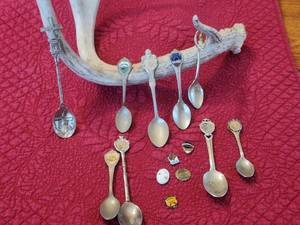 lot 180 image: Selection of collectible spoons