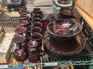lot 199 image: Vintage Ruby Red Avon dish set - 1876 Cape Cod