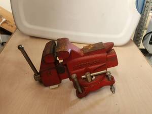 lot 207 image: Craftsman vice