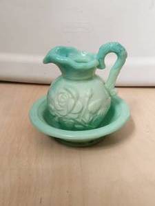lot 219 image: Vintage small Avon water pitcher and basin