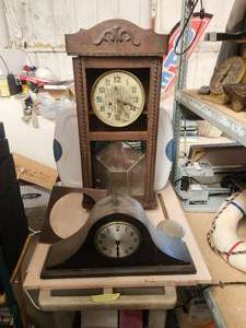 lot 209 image: Selection of 2 vintage clocks for repair or parts