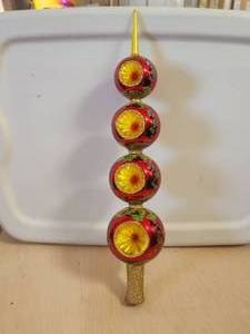 lot 229 image: Vintage tree top Christmas glass topper