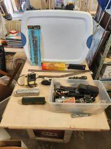 lot 238 image: Selection of model train items