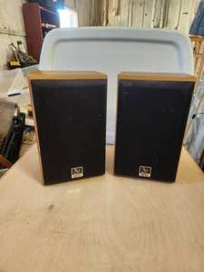 lot 249 image: Pair of SL Infinity speakers